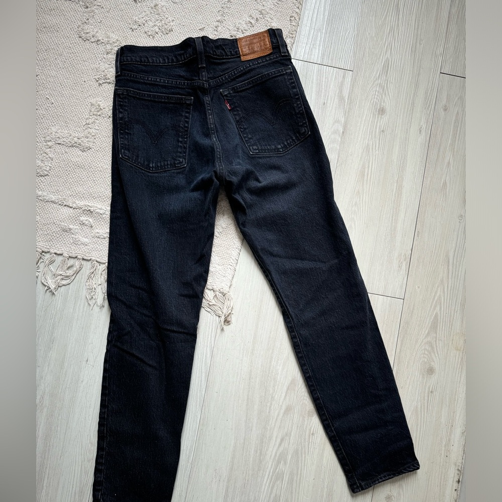 Black LEVI’s wedgie cut jeans, size 26